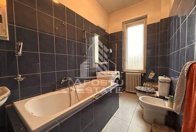Apartament cu 3 camere semidecomandat, mobilat în Ultracentral