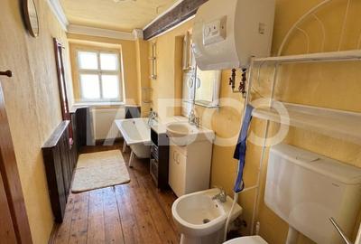 Casa de vanzare cu curte spatioasa loc relaxare si gradina Cornatel - 16