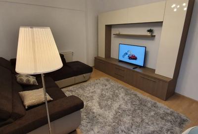 Apartament cu 2 camere decomandat, mobilat în P-ța Victoriei