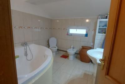 Casă cu 6 camere cu Teren 390 Mp în Micro 3 - 12
