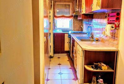 Apartament cu 3 camere semidecomandat în Central - 1