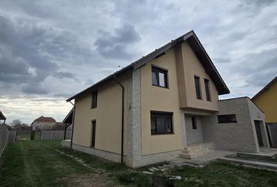 Casă cu Teren 2390 Mp în Biled - 2