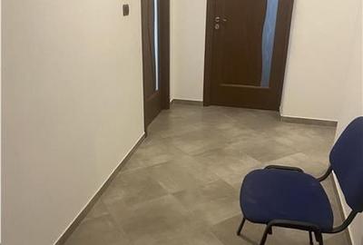 Apartament 3 camere , zona Scoala nr 10 - b-dul Unirii, decomandat , renovat , m - 20