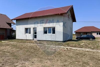Casa  de vanzare la gri cu 4 camere,teren 552mp in Les - 3