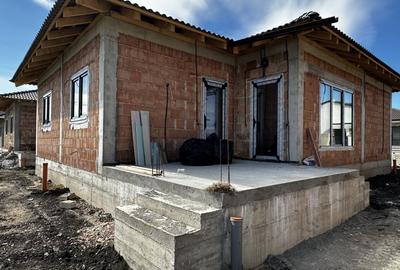 Casă individuală cu 4 camere cu Canalizare în Cetate - 1