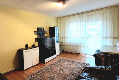 Apartament cu 3 camere decomandat în Astra - 1