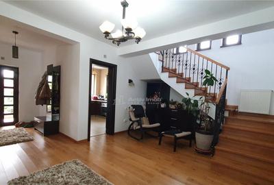 Casa individuala - 250 mp anexa - 10 ari teren - Scheia - 25