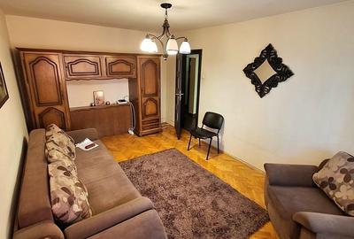 Apartament cu 3 camere decomandat în Calea București