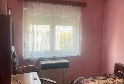 Vand apartament , 2 camere , semidecomandat , etaj 4 , str. Castanilor nr.5 C, Micro 1 - 5