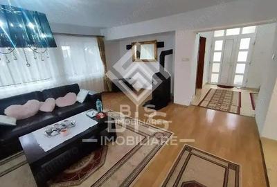 Casă cu 6 camere cu Teren 700 Mp în Est - 1