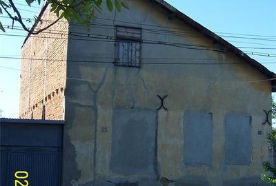 Casă cu 6 camere în Corabia