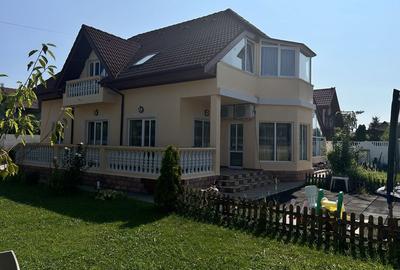 Casă cu 4 camere în Central - 2