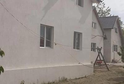Casă în Albești
