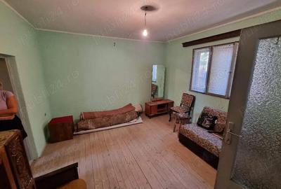 Casă cu Teren 240 Mp în Central - 2