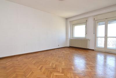 Apartament cu 4 camere decomandat în Unirii