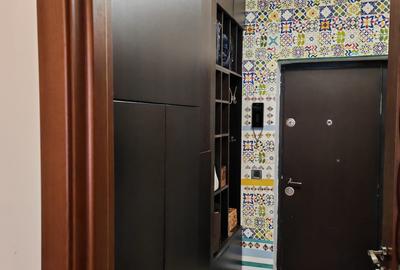 Apartament cu 3 camere semidecomandat în Tractorul - 2