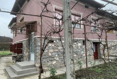 Casa solida, pozitie perfecta - 1