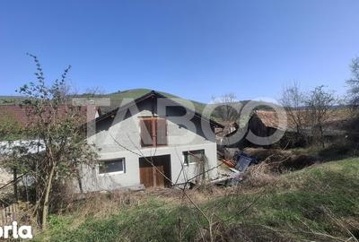 Casă cu 4 camere cu Canalizare în Slimnic - 2