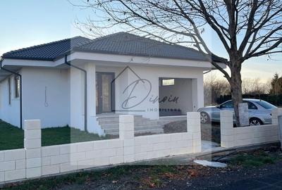 Casă individuală cu 4 camere cu Canalizare în Stupini - 10