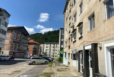 Inchiriez in Resita, spatiu comercial. - 2