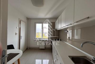 Apartament cu 3 camere semidecomandat, mobilat în Central