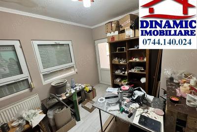 Casă cu 5 camere cu Teren 6338 Mp în Central - 6