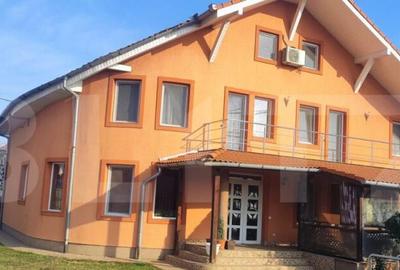 Casa cu 6 camere, 294 mp, zona-Nufarul - 1