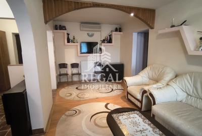 Apartament cu 3 camere decomandat, mobilat în Micro 4 - 1