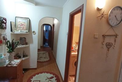 Apartament 3 camere DECOMANDAT, Nicolina-Prima Statie, ETAJ 3 - 4