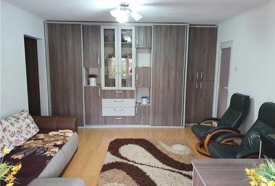 Apartament cu 2 camere decomandat în Titan