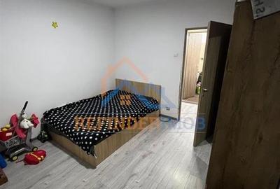 Apartament de vanzare cu 2 camere, zona Salajan - Metrou 1 Decembrie 1918 - 2