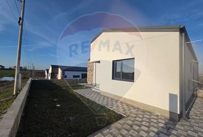 Casă cu 4 camere cu Teren 560 Mp în Balotești - 5
