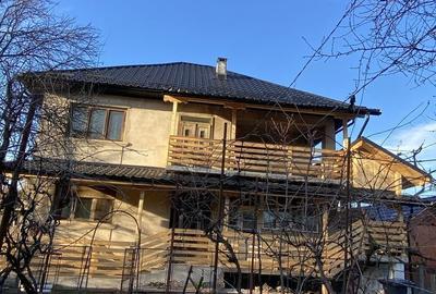 Casă cu 4 camere în Central - 1