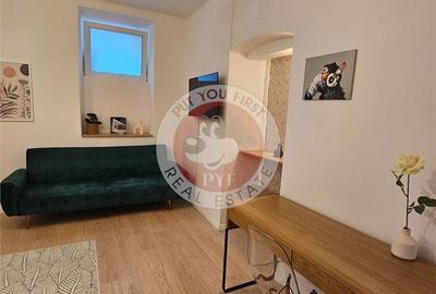 Apartament cu 4 camere decomandat în Romană