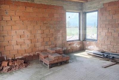 Duplex la rosu, parter - 2 unitati in Bod, langa Centrul Maria - 8