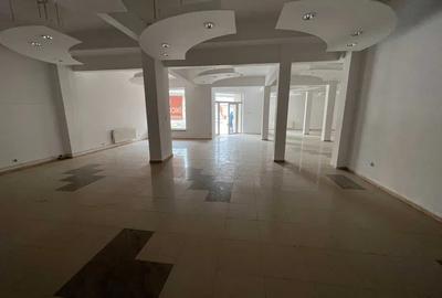 Inchiriez Spatiu Comercial 300mp, Pietonal Stefan cel Mare, Roman, Neamt - 4