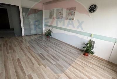 Birou, de 92 mp, în Unirii - 4