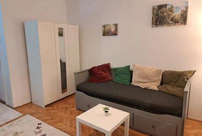 Garsonieră decomandată în Titan - 2