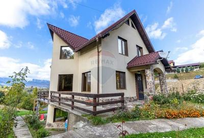 Casă cu 4 camere cu Teren 1053 Mp în Fundata - 2