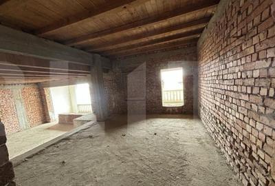 Casa spa?ioasa cu poten?ial imens in inima ora?ulu - 6