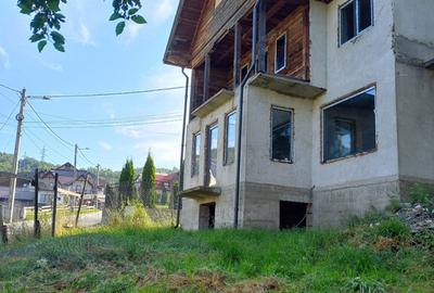 Casa in Comuna Rucar, Arge?, strada Scari?oara - 8