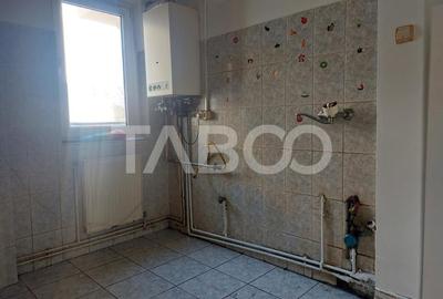Apartament 2 camere decomandate 35 mp parter zona Stejarului Cisnadie - 7