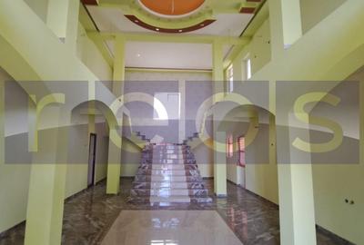 Casă cu 7 camere cu Canalizare în Crângu - 3