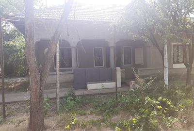 Casă cu teren de vânzare - 1
