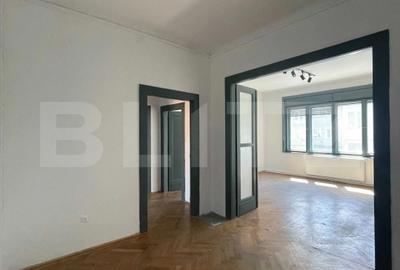 Apartament cu 4 camere decomandat în Central - 2