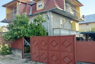 Casă cu 4 camere cu Teren 180 Mp în Central - 2