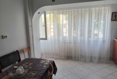 Apartament cu 2 camere decomandat în Buzaului