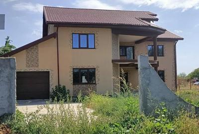 Casă cu 5 camere cu Teren 700 Mp în Unirea - 11