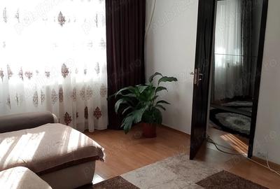 Apartament cu 2 camere semidecomandat în Micro 6 - 2