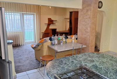 Apartament cu 3 camere decomandat în Rogerius